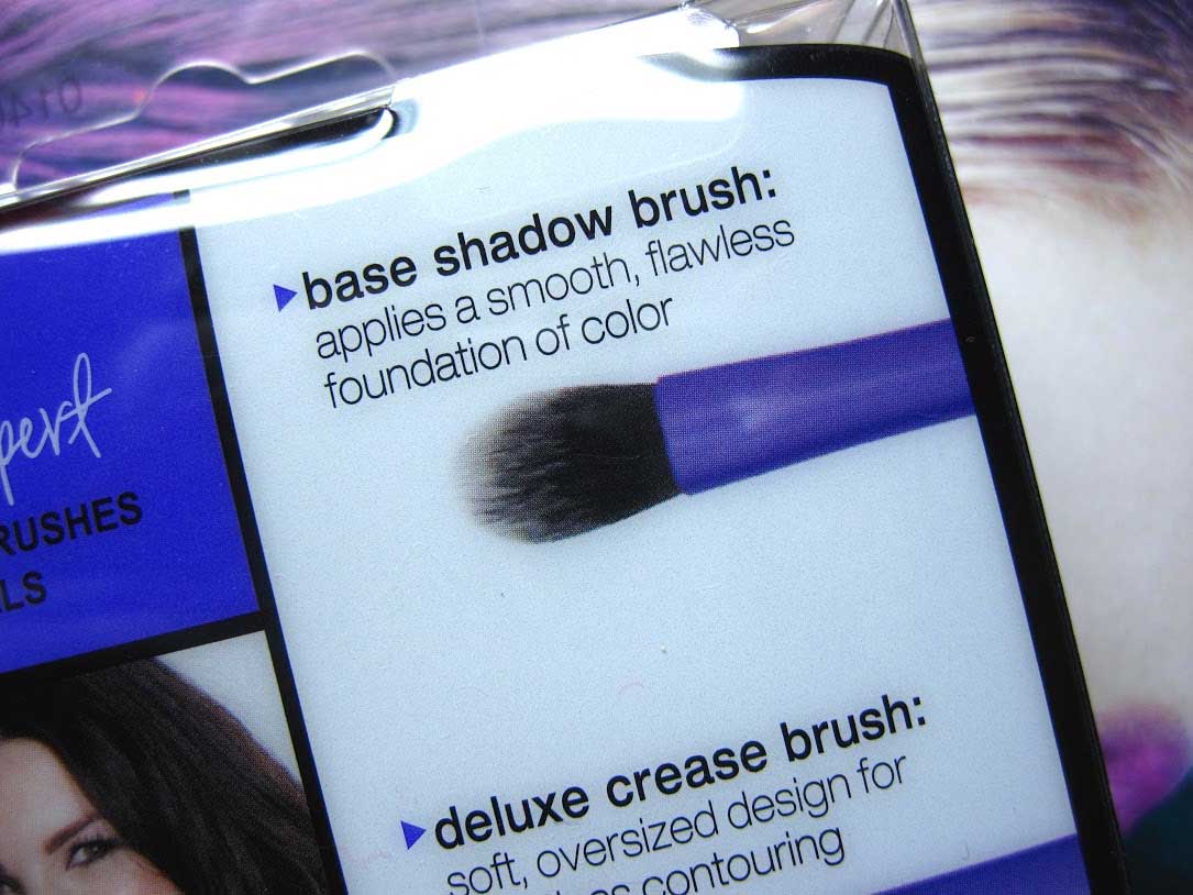 Real-Techniques-Base-Shadow-Brush-6